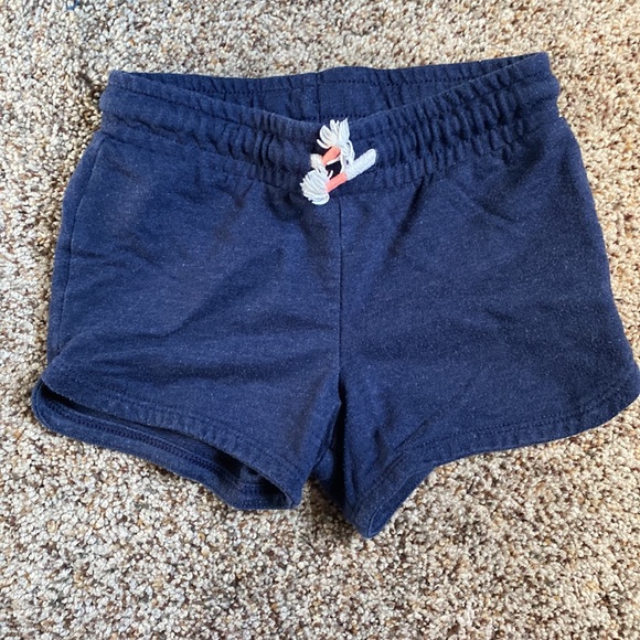 Girls size 4/5 bundle 3 tees and 2 shorts - Picture 5 of 6